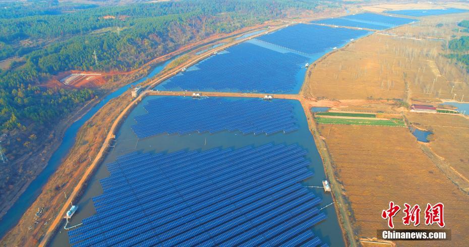 Insólito: Curso do rio abandonado na China transformado em usina de eletricidade fotovoltaica
?