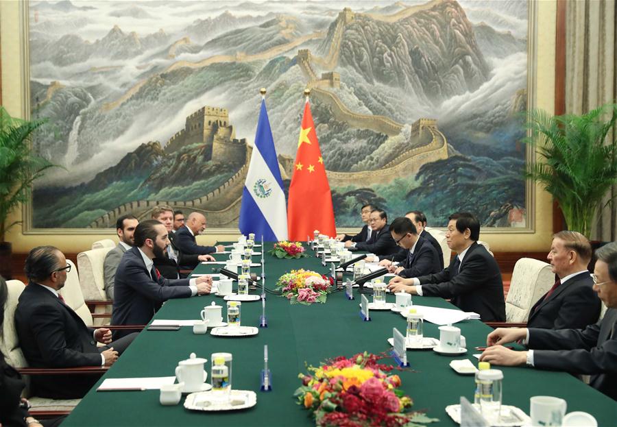 Mais alto legislador da China se reúne com presidente de El Salvador