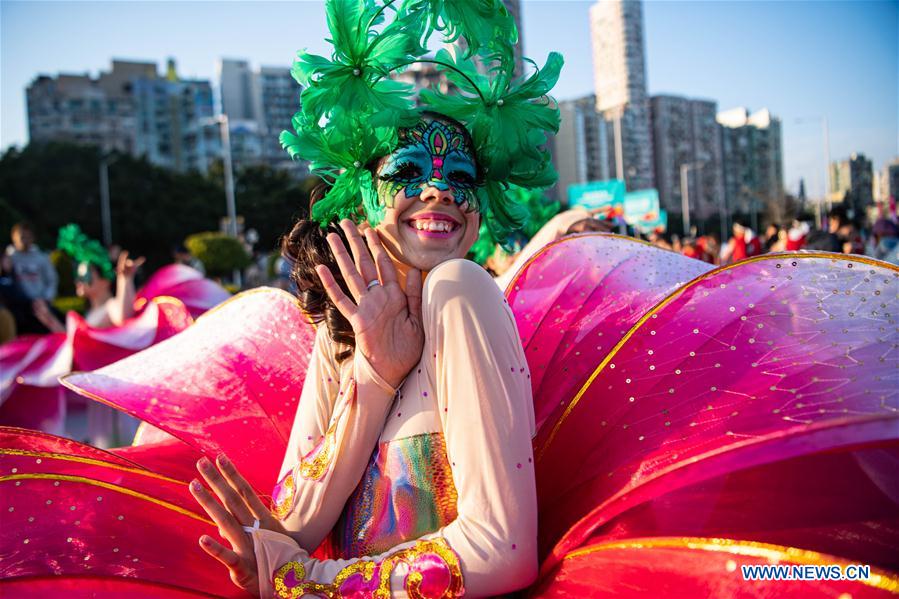 Desfile realizado para celebrar 20o aniversário do retorno de Macau à China