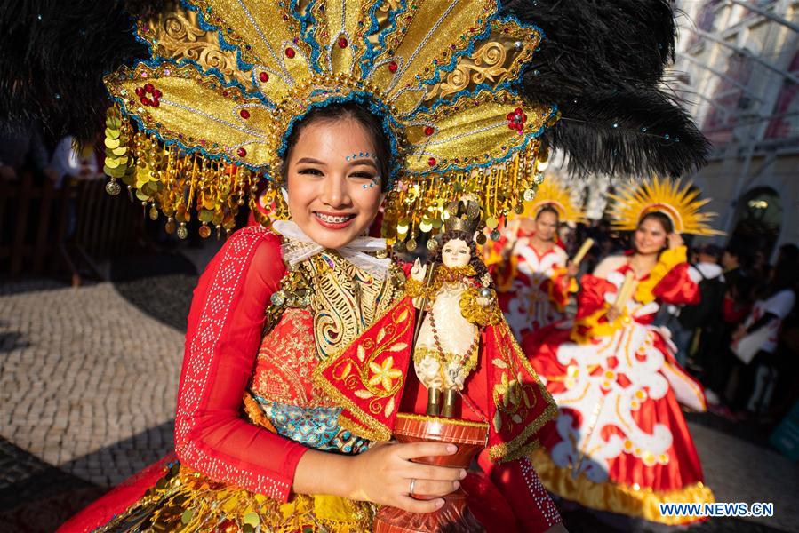 Desfile realizado para celebrar 20o aniversário do retorno de Macau à China
