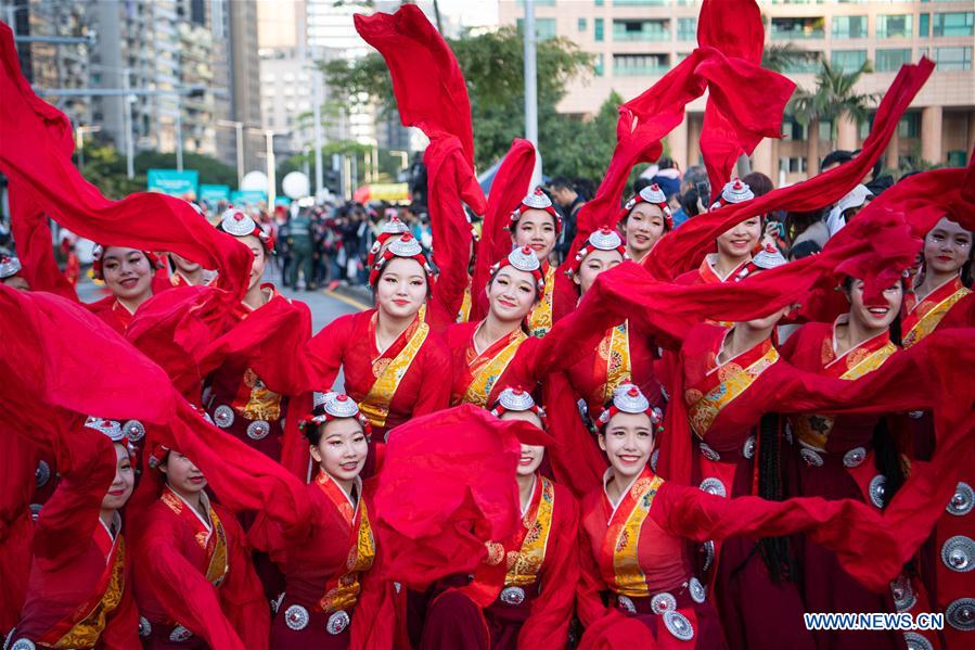 Desfile realizado para celebrar 20o aniversário do retorno de Macau à China