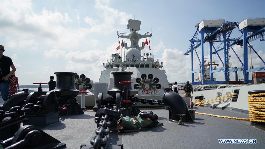 Navio da marinha chinesa Weifang visita Quênia