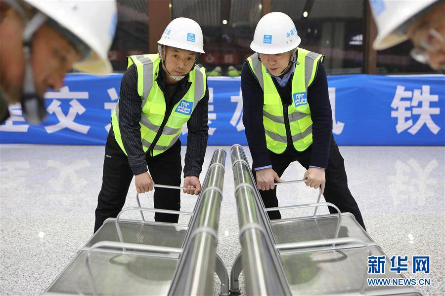 China inaugura primeira linha ferroviária de alta velocidade do mundo em zona montanhosa