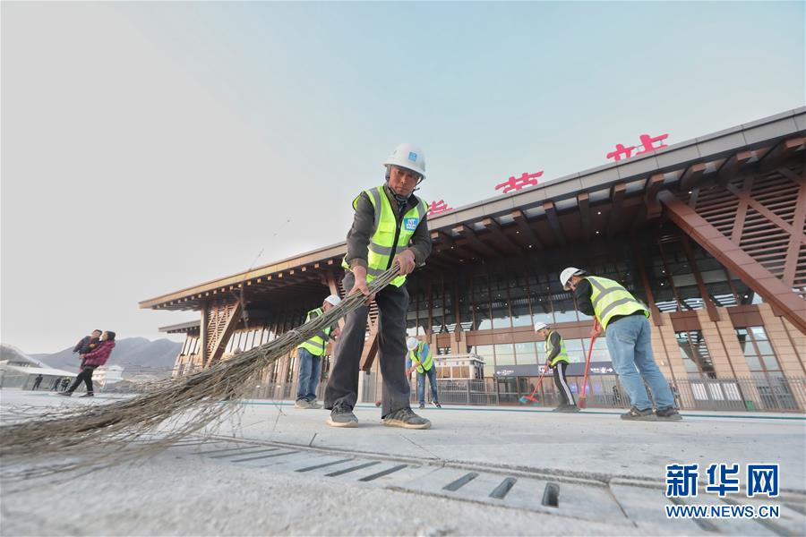 China inaugura primeira linha ferroviária de alta velocidade do mundo em zona montanhosa