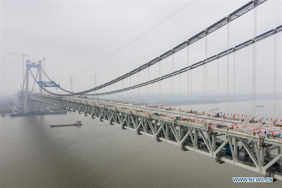 Primeira ponte suspensa com autoestrada e ferrovia da China termina primeira fase de constru??o
