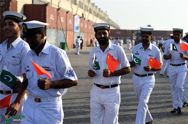 China e Paquist?o realizam exercício naval conjunto