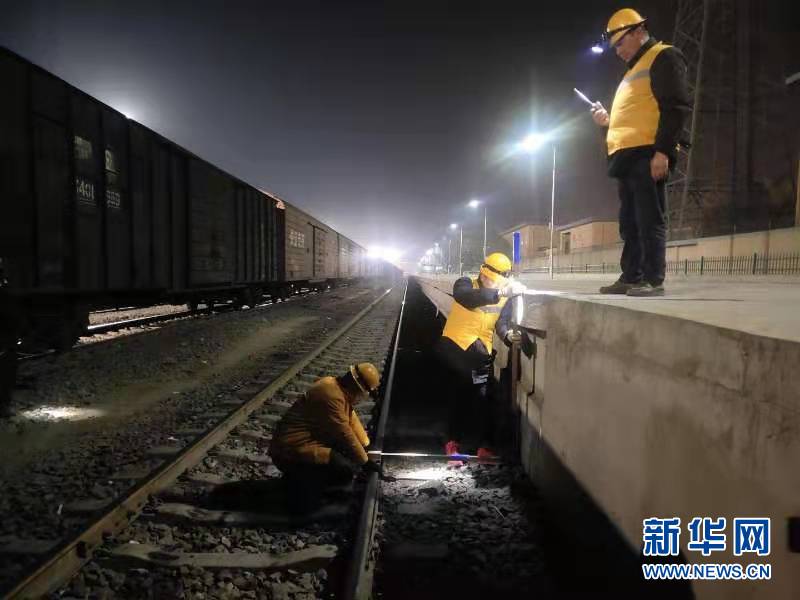 Terremoto de magnitude 6,4 em Xinjiang deixa três feridos