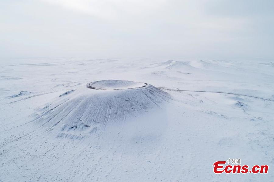 Galeria: grupo vulcanico Ulan Hada coberto de neve