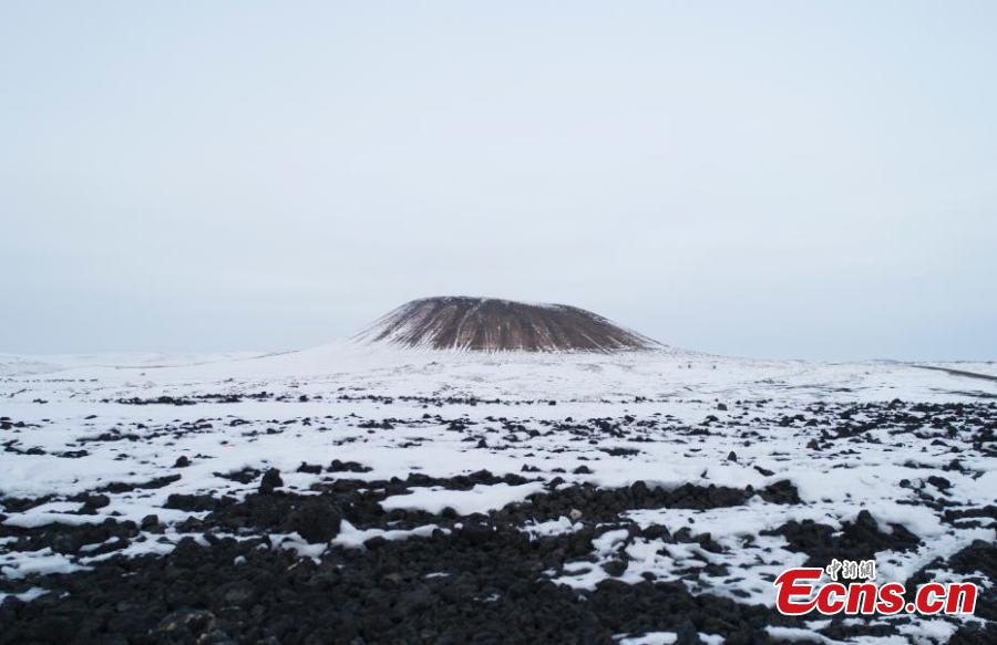 Galeria: grupo vulcanico Ulan Hada coberto de neve