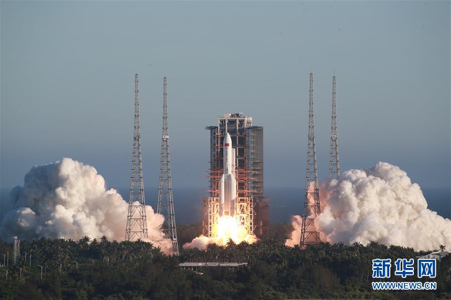 Foguete Longa Marcha-5B completa voo inaugural com sucesso, iniciando a constru??o da esta??o espacial chinesa

