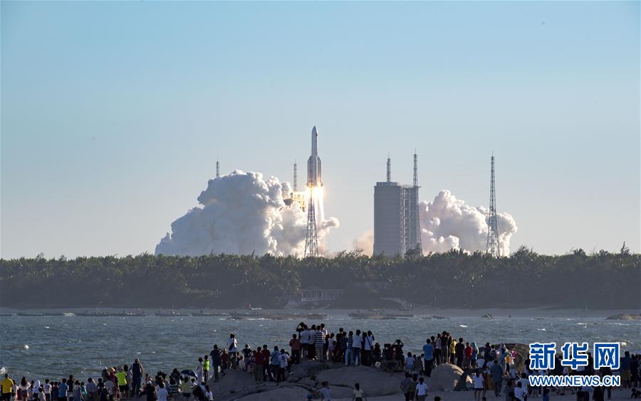Foguete Longa Marcha-5B completa voo inaugural com sucesso, iniciando a constru??o da esta??o espacial chinesa

