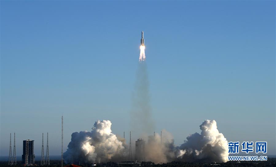Foguete Longa Marcha-5B completa voo inaugural com sucesso, iniciando a constru??o da esta??o espacial chinesa

