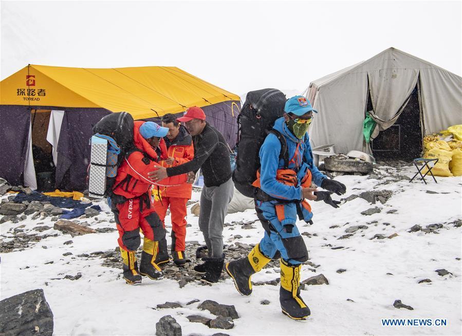 Equipe de medi??o do Monte Qomolangma trabalhará na rota ao pico