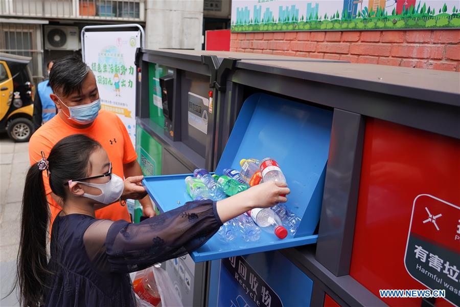 Beijing toma várias medidas para ajudar residentes a se envolverem melhor na separa??o de lixo