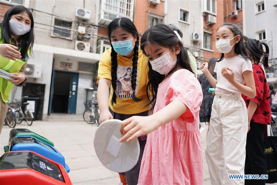 Beijing toma várias medidas para ajudar residentes a se envolverem melhor na separa??o de lixo