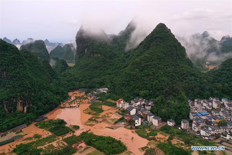 320.000 pessoas afetadas por chuvas torrenciais em Guangxi, na China

