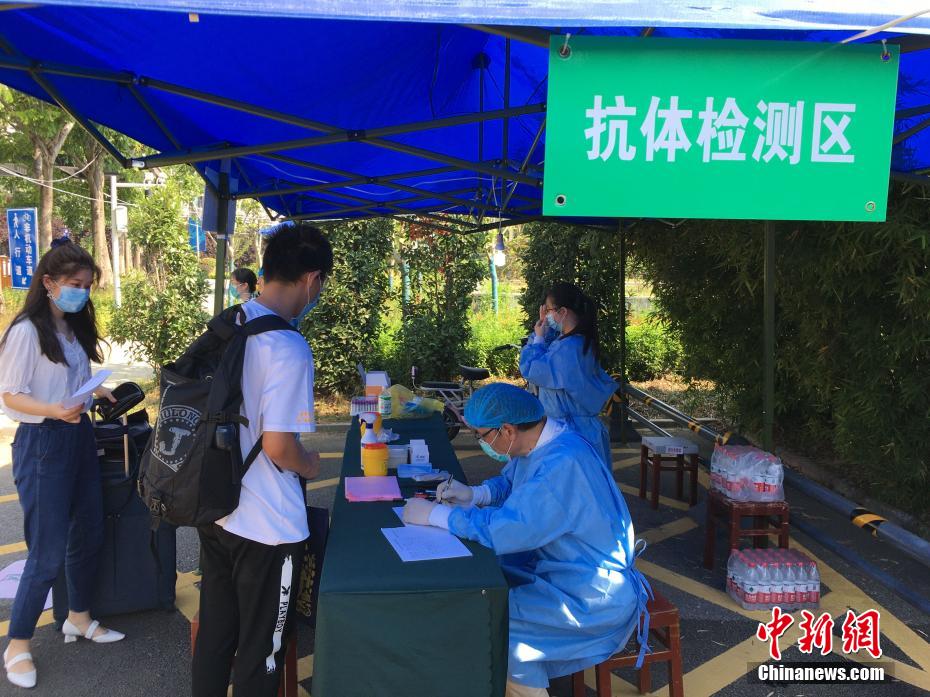 Finalistas universitários recebem permiss?o para regressar a Hubei

