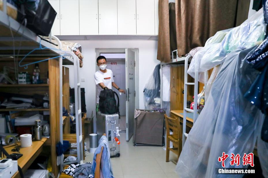 Finalistas universitários recebem permiss?o para regressar a Hubei


