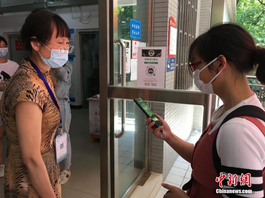Finalistas universitários recebem permiss?o para regressar a Hubei

