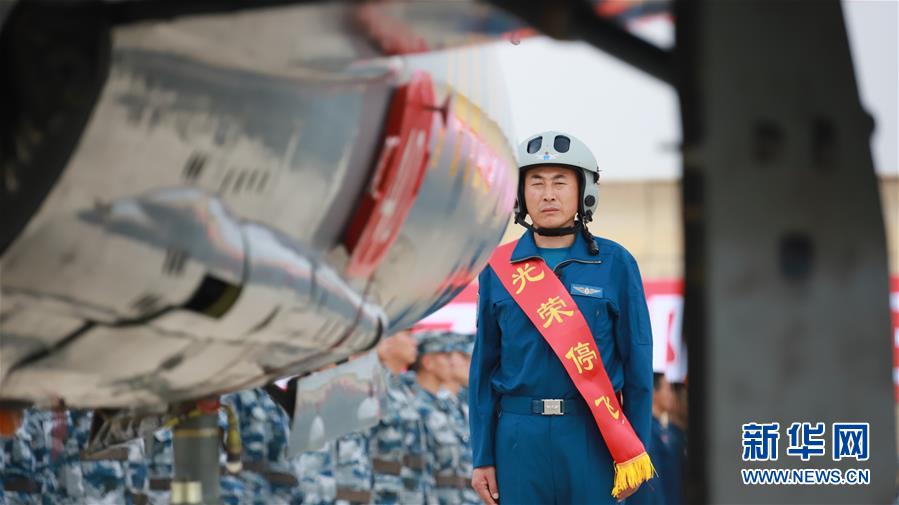 Piloto recordista da for?a aérea chinesa aposenta-se