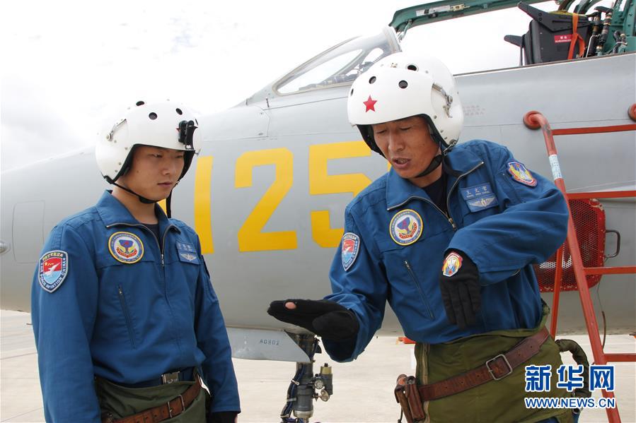 Piloto recordista da for?a aérea chinesa aposenta-se