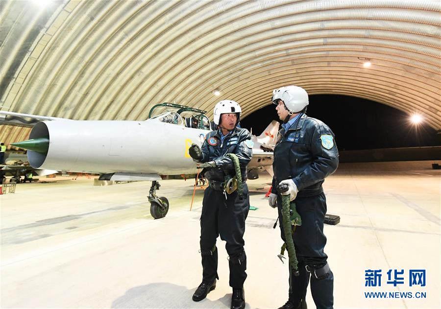 Piloto recordista da for?a aérea chinesa aposenta-se