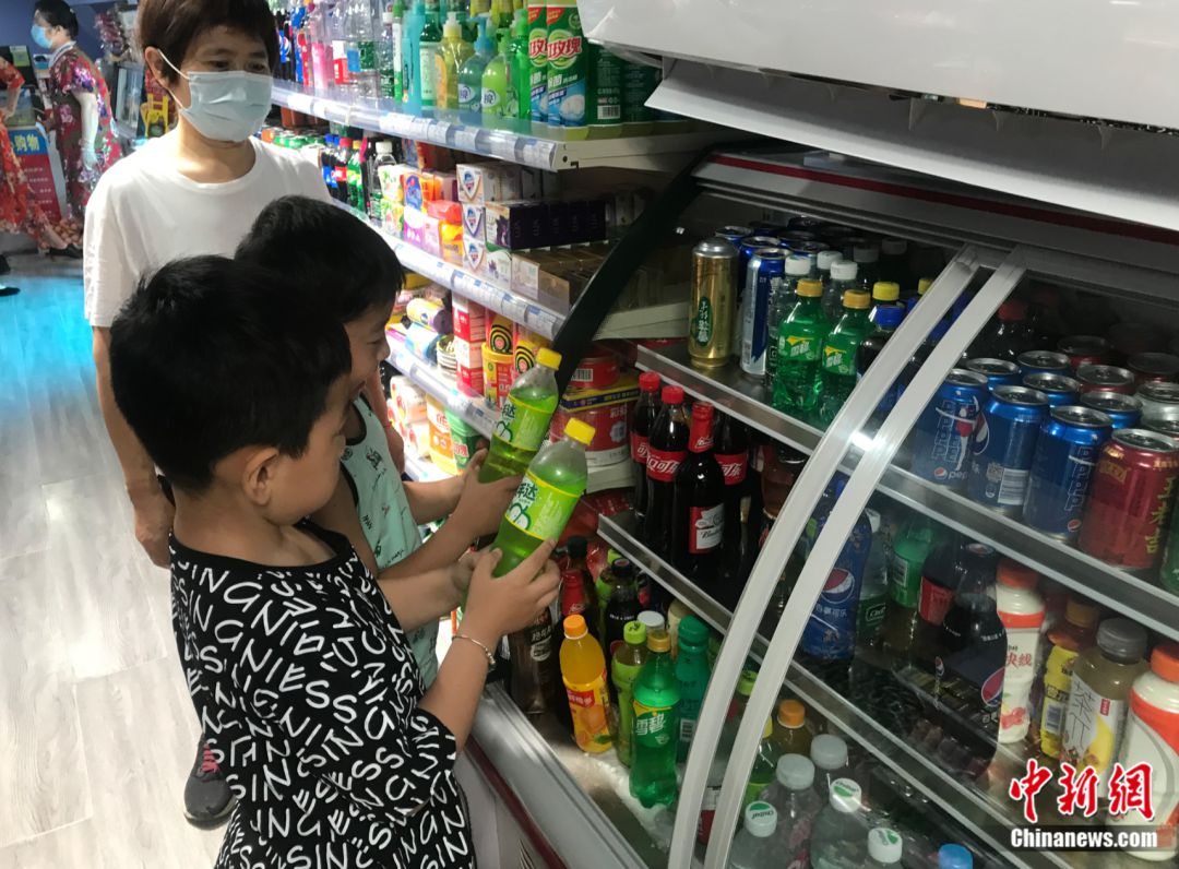 Chengdu: moradores v?o às compras e jogam mahjong “de avi?o”

