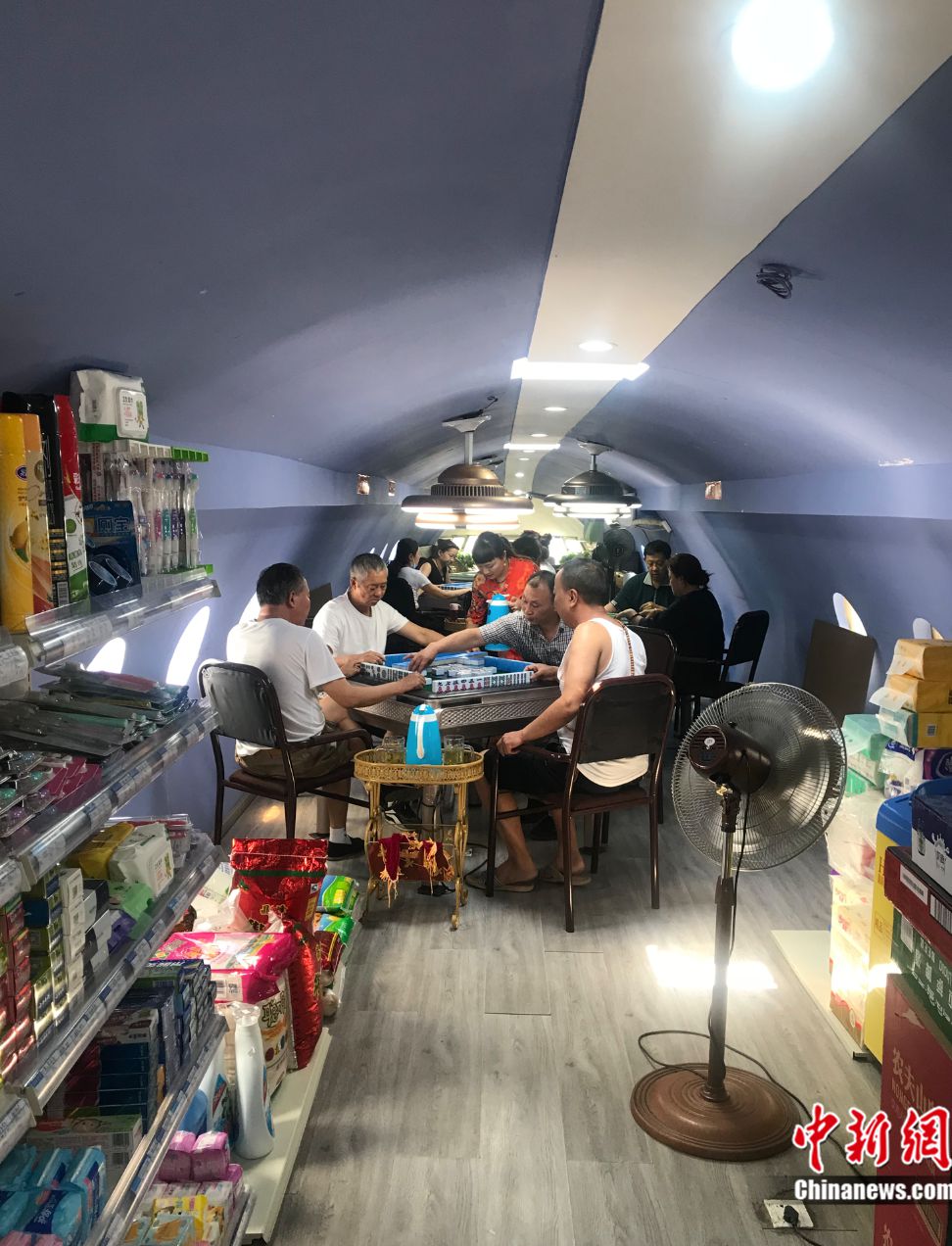 Chengdu: moradores v?o às compras e jogam mahjong “de avi?o”

