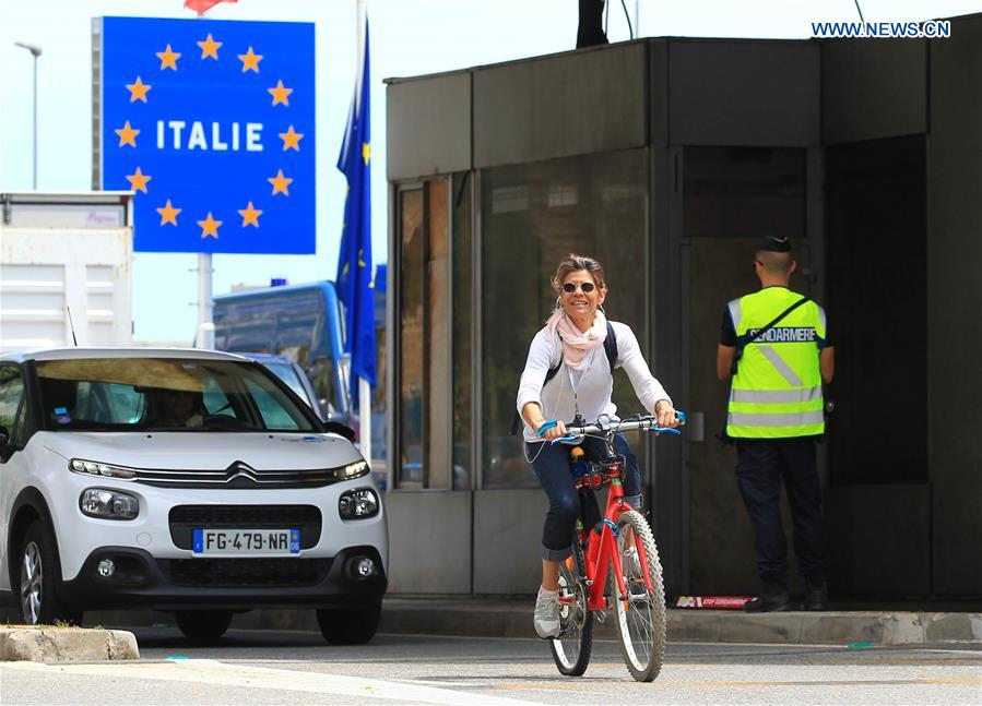 Viajantes europeus da área Schengen capazes de entrar no território francês sem restri??es