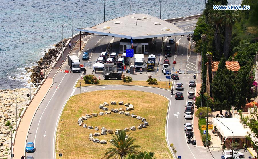 Viajantes europeus da área Schengen capazes de entrar no território francês sem restri??es