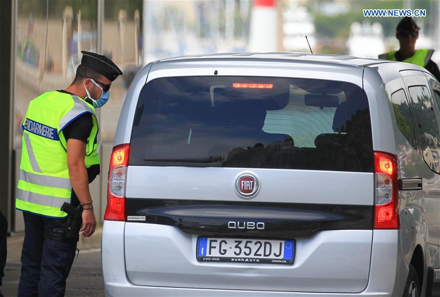 Viajantes europeus da área Schengen capazes de entrar no território francês sem restri??es