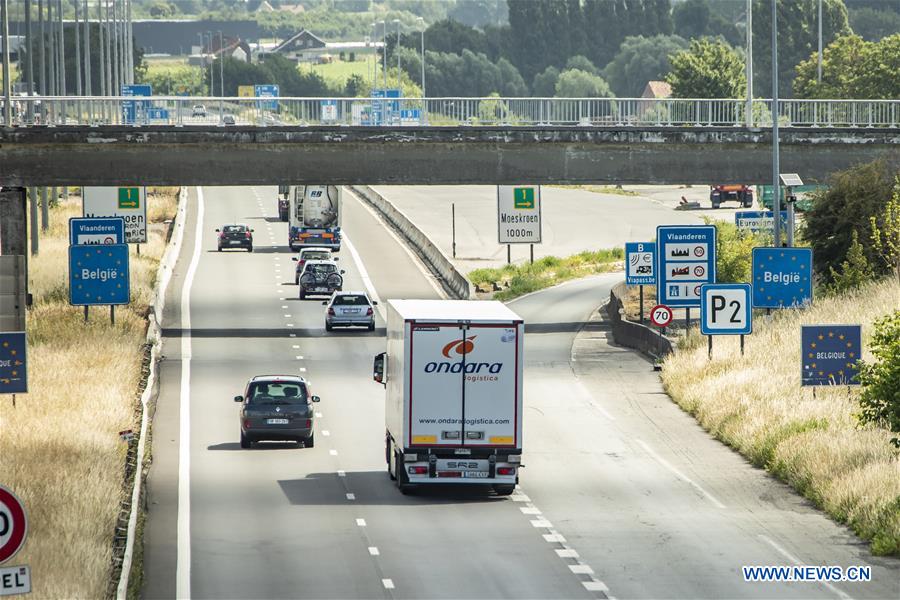 Viajantes europeus da área Schengen capazes de entrar no território francês sem restri??es