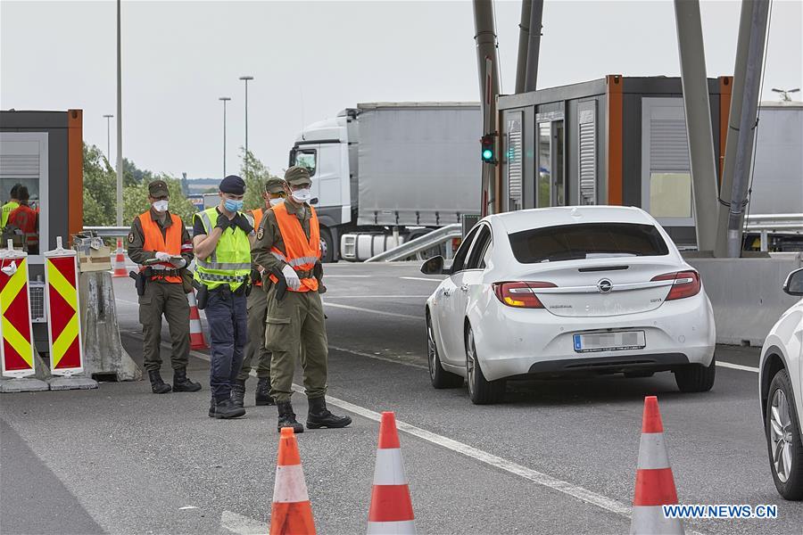 áustria reabre fronteira com 31 países