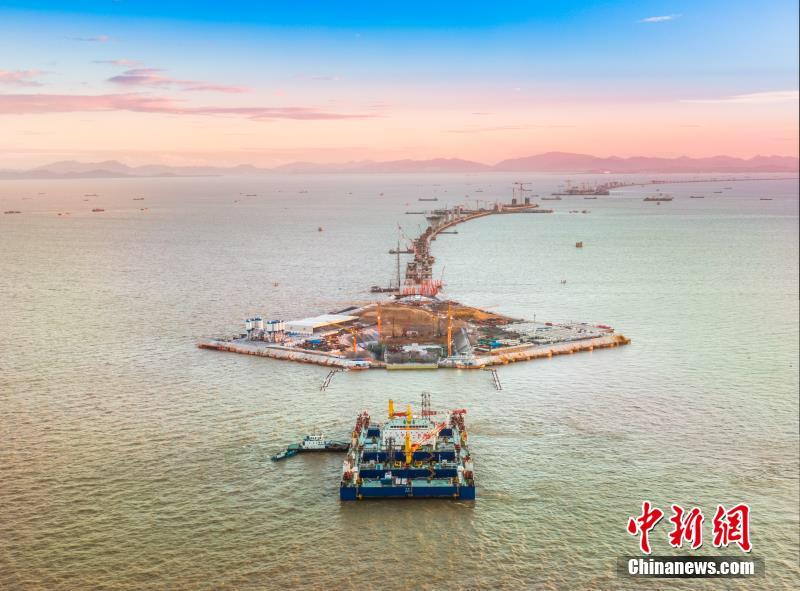 Primeira se??o do túnel da Ponte Shenzhen-Zhongshan é acoplada
