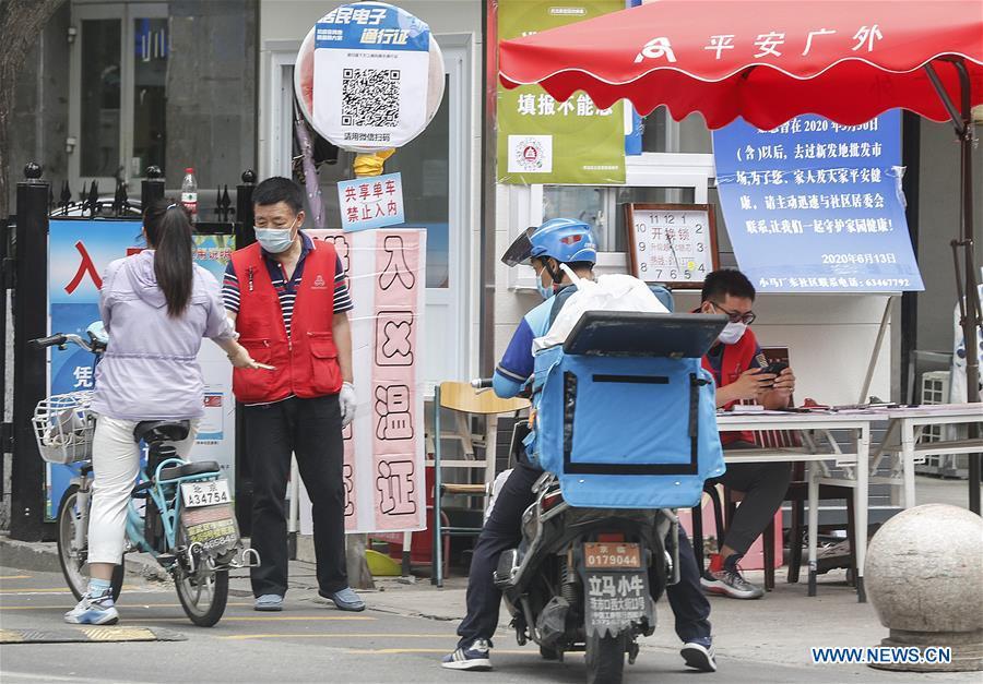 Gerenciamento fechado é retomado em todas as comunidades enquanto Beijing eleva a resposta de emergência à Covid-19