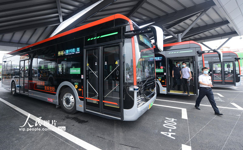 Henan testa ?nibus de condu??o automática