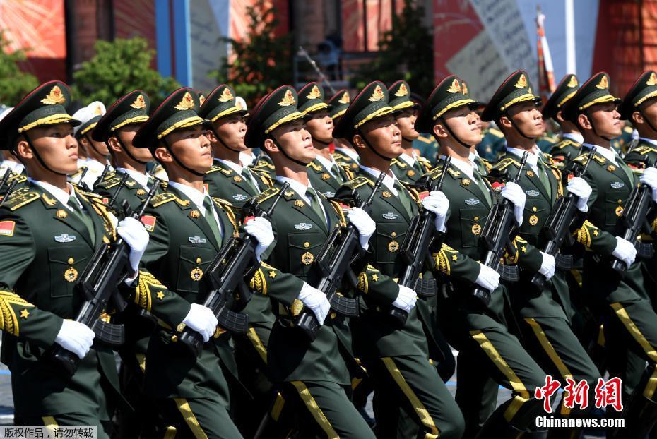 Rússia realiza parada militar em homenagem do 75o aniversário da vitória da guerra patriótica

