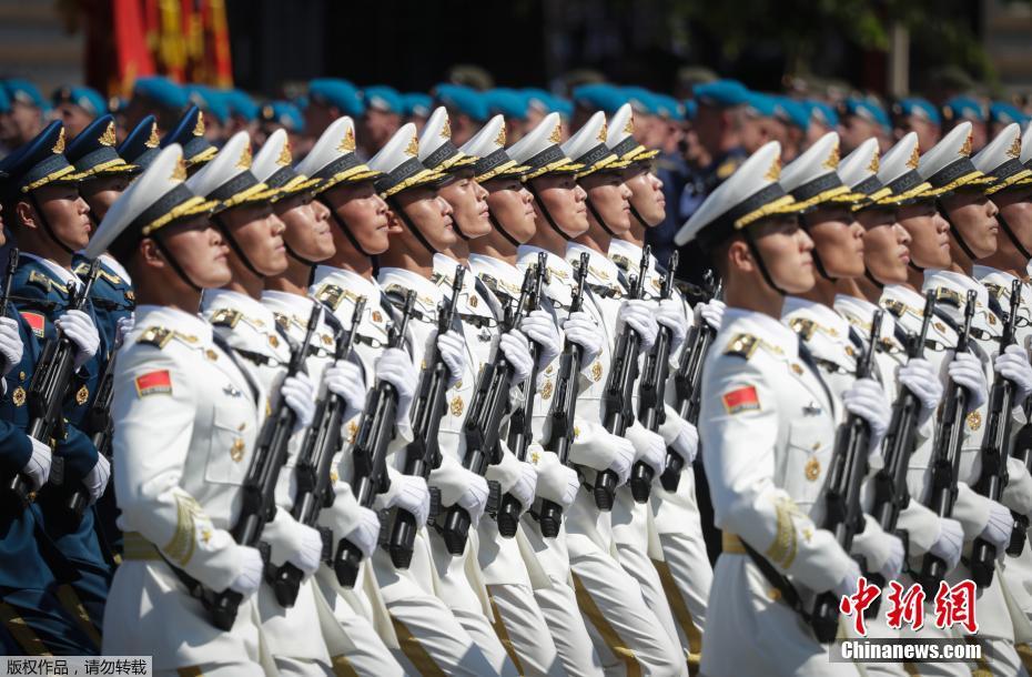 Rússia realiza parada militar em homenagem do 75o aniversário da vitória da guerra patriótica

