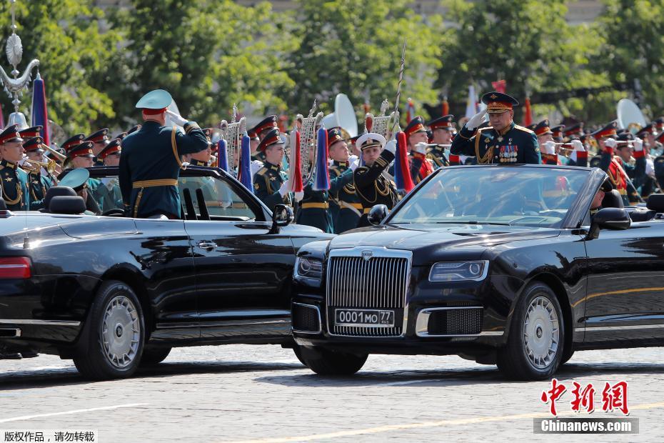 Rússia realiza parada militar em homenagem do 75o aniversário da vitória da guerra patriótica

