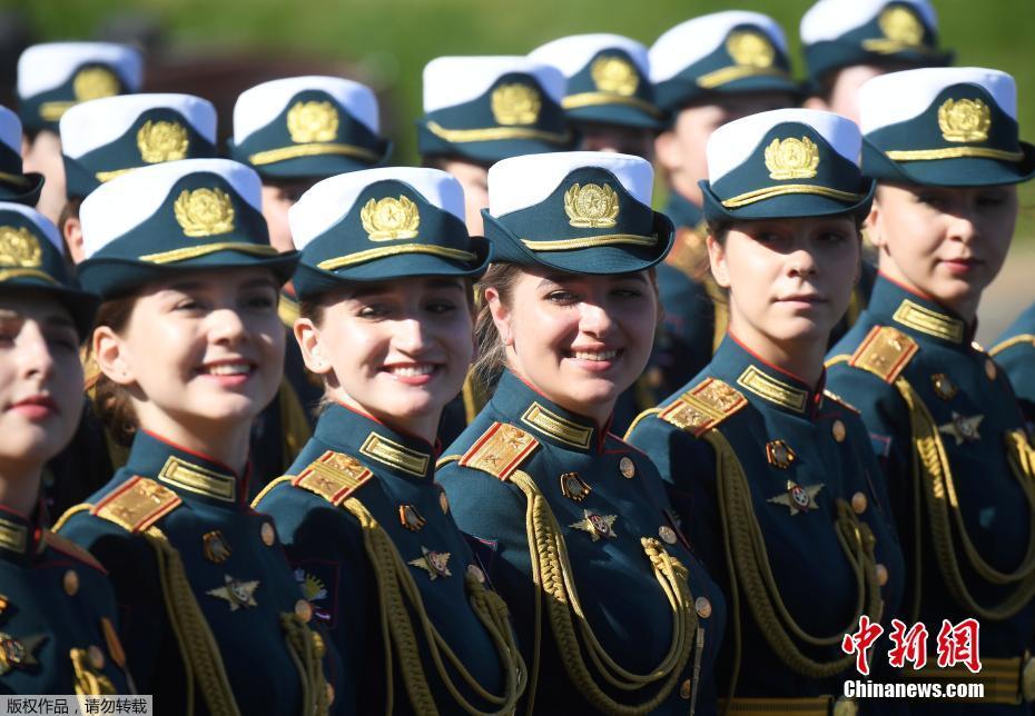 Rússia realiza parada militar em homenagem do 75o aniversário da vitória da guerra patriótica

