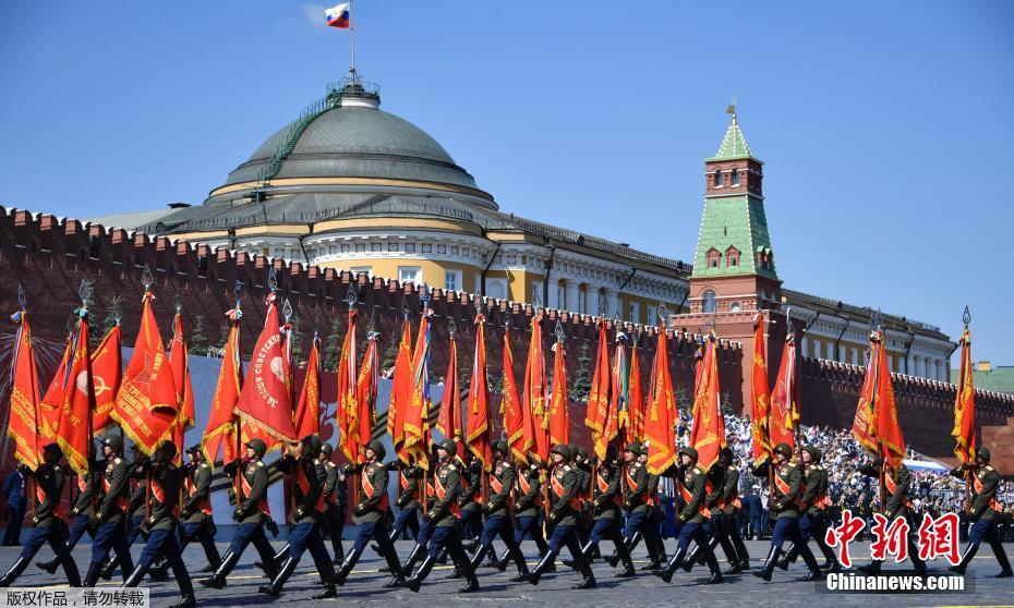 Rússia realiza parada militar em homenagem do 75o aniversário da vitória da guerra patriótica

