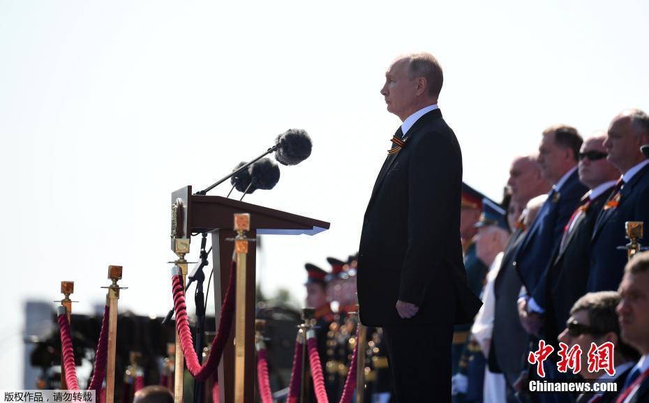 Rússia realiza parada militar em homenagem do 75o aniversário da vitória da guerra patriótica

