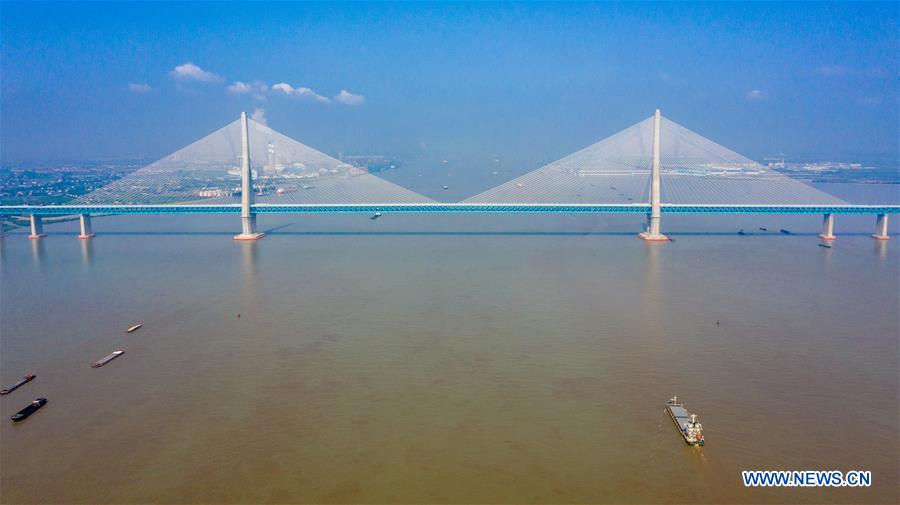 Ponte Shanghai-Suzhou-Nantong abre ao transito

