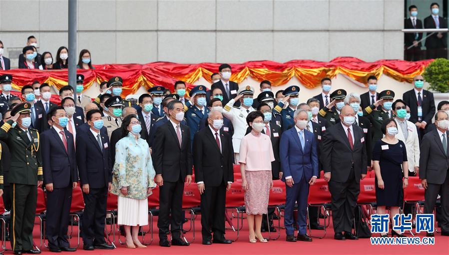 Hong Kong realiza a cerim?nia de hasteamento da bandeira nacional para comemorar o 23o aniversário do retorno à China.

