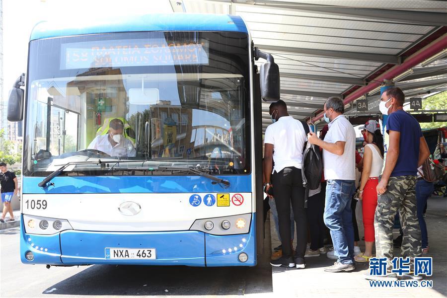 155 ?nibus anti-epidemia da China incluídos no sistema de transporte público do Chipre