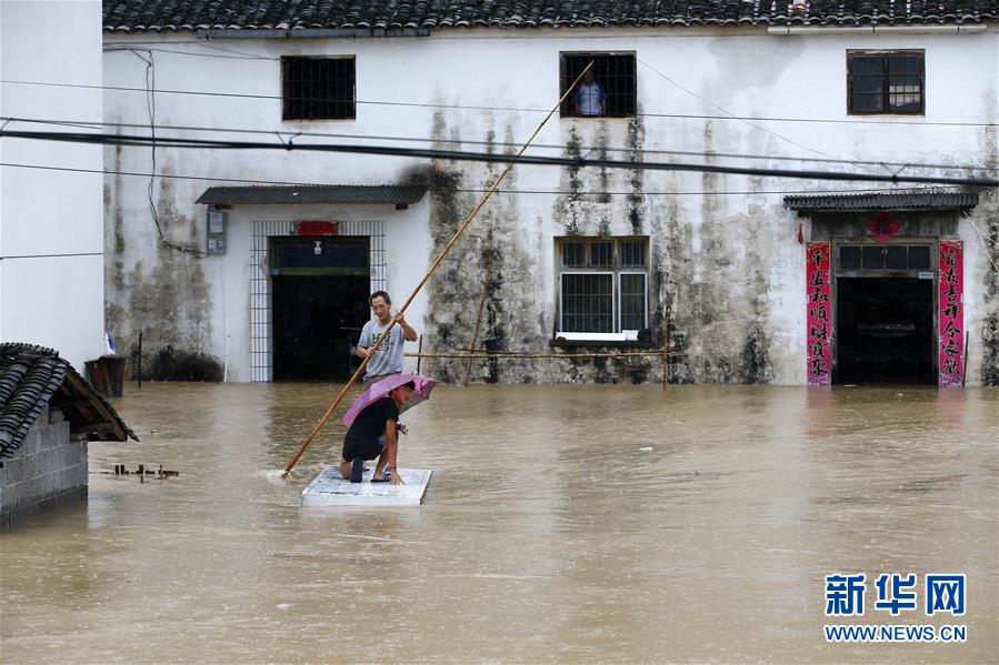 Chuva forte provoca inunda??es em Huangshan