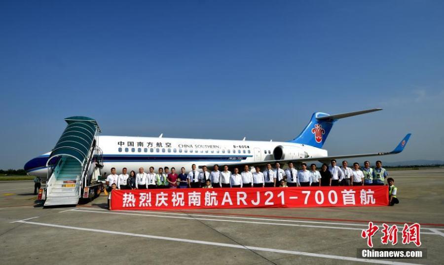 Avi?o ARJ21 da China Southern realiza voo inaugural