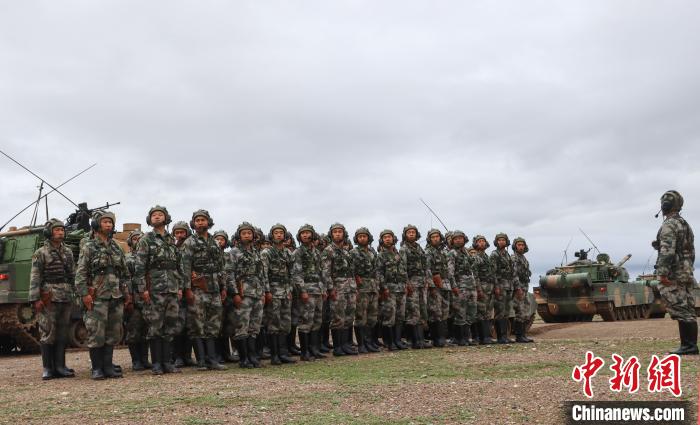 Reig?o Aut?noma do Tibete: exército chinês realiza manobra a 4700 metros de altitude

