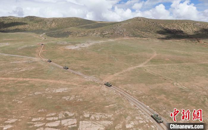 Reig?o Aut?noma do Tibete: exército chinês realiza manobra a 4700 metros de altitude

