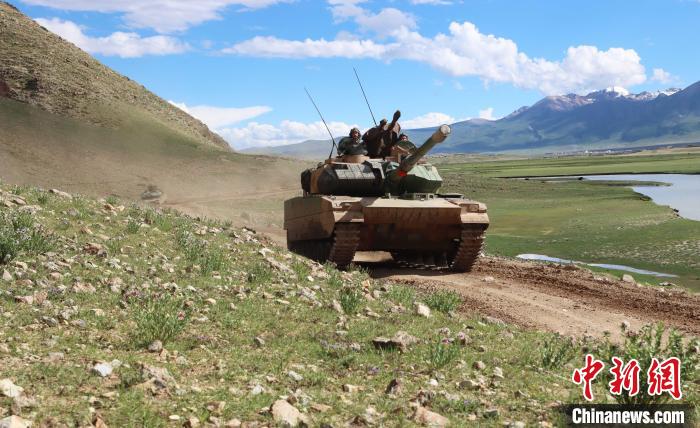 Reig?o Aut?noma do Tibete: exército chinês realiza manobra a 4700 metros de altitude

